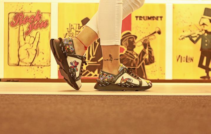 Sneaker Shoes Outlet - No Exchange or Return  40 EU - 9.5 US