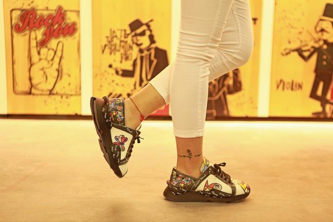 Sneaker Shoes Outlet - No Exchange or Return  38 EU - 7.5 US