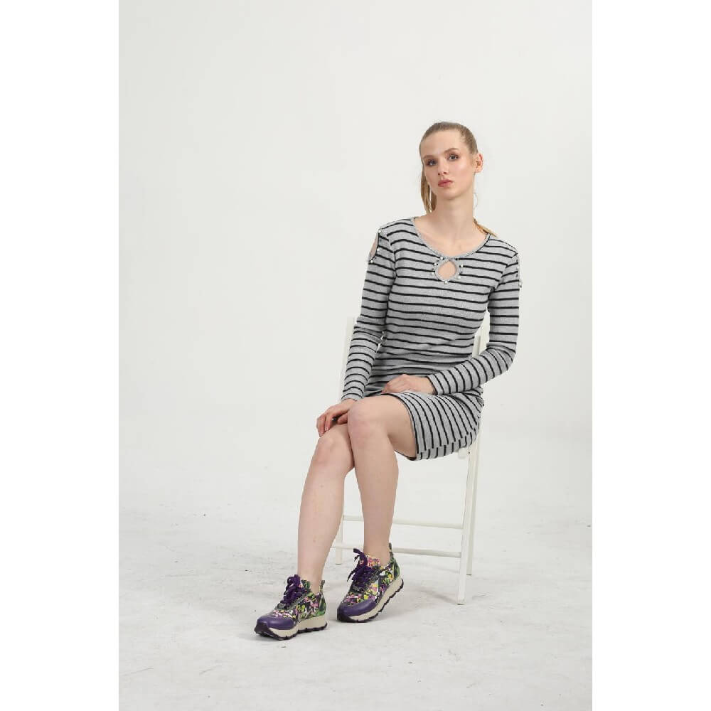 Sneaker Shoes Outlet - No Exchange or Return  40 EU - 9.5 US