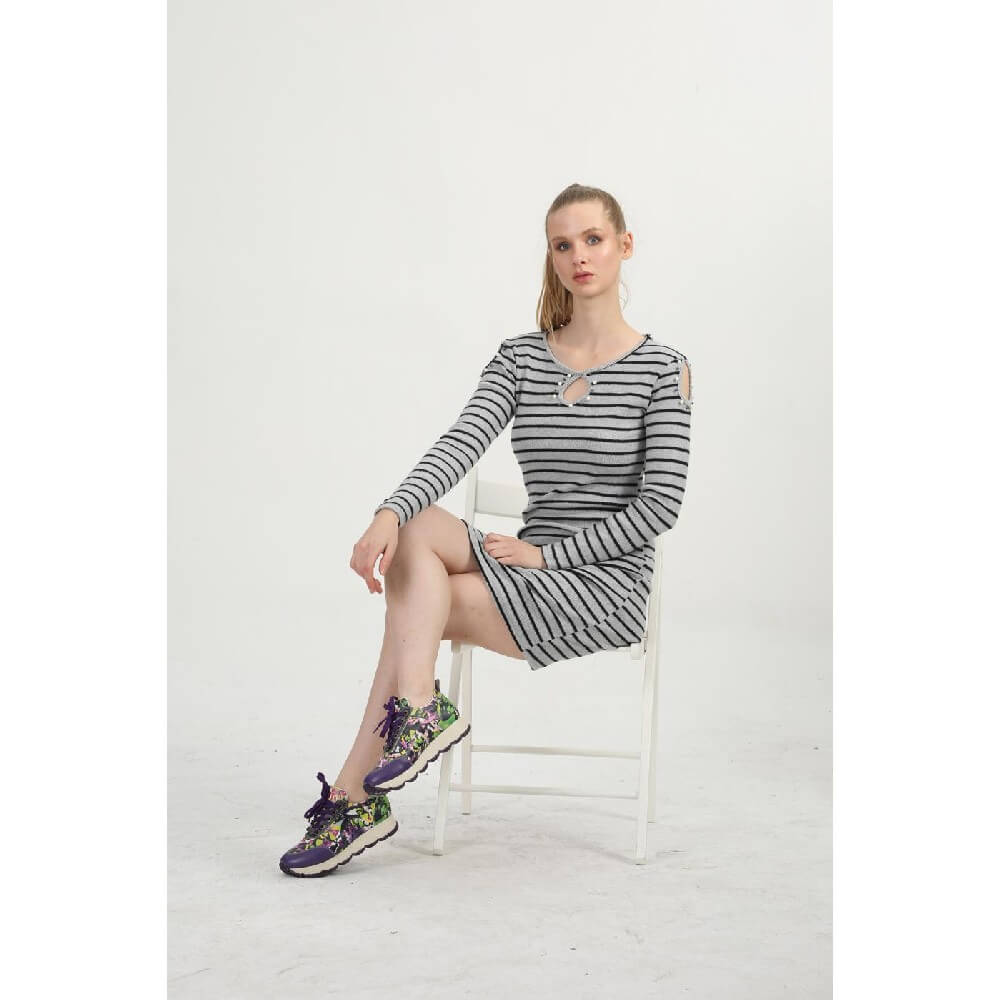 Sneaker Shoes Outlet - No Exchange or Return  40 EU - 9.5 US